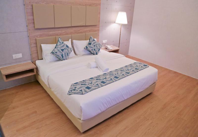 Top Holiday Hotel Сери-Кембанган Экстерьер фото