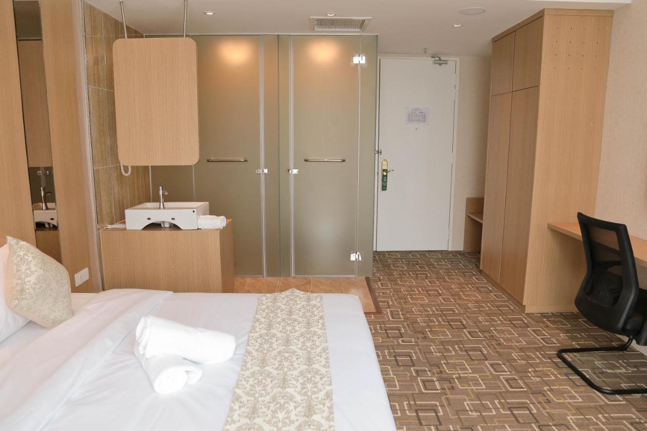 Top Holiday Hotel Сери-Кембанган Экстерьер фото