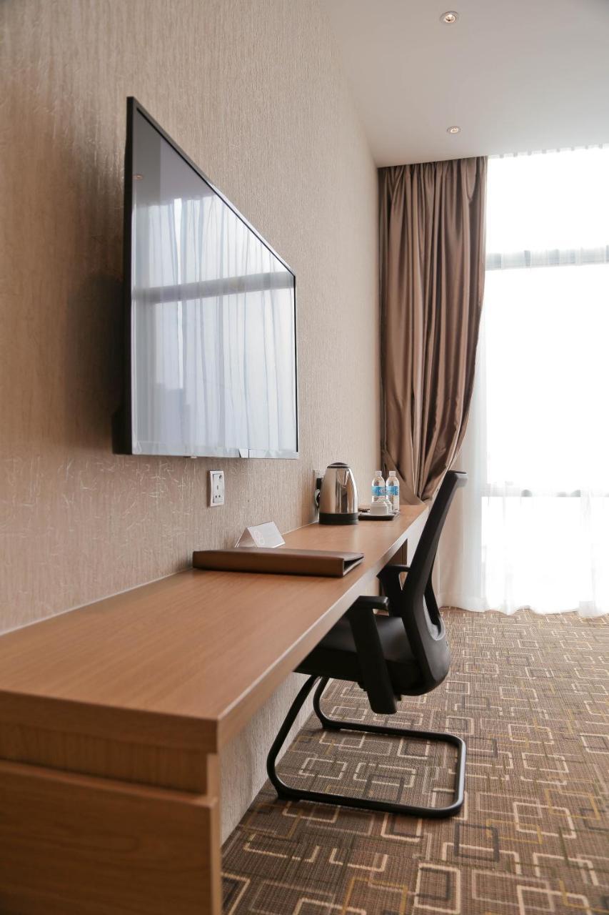 Top Holiday Hotel Сери-Кембанган Экстерьер фото