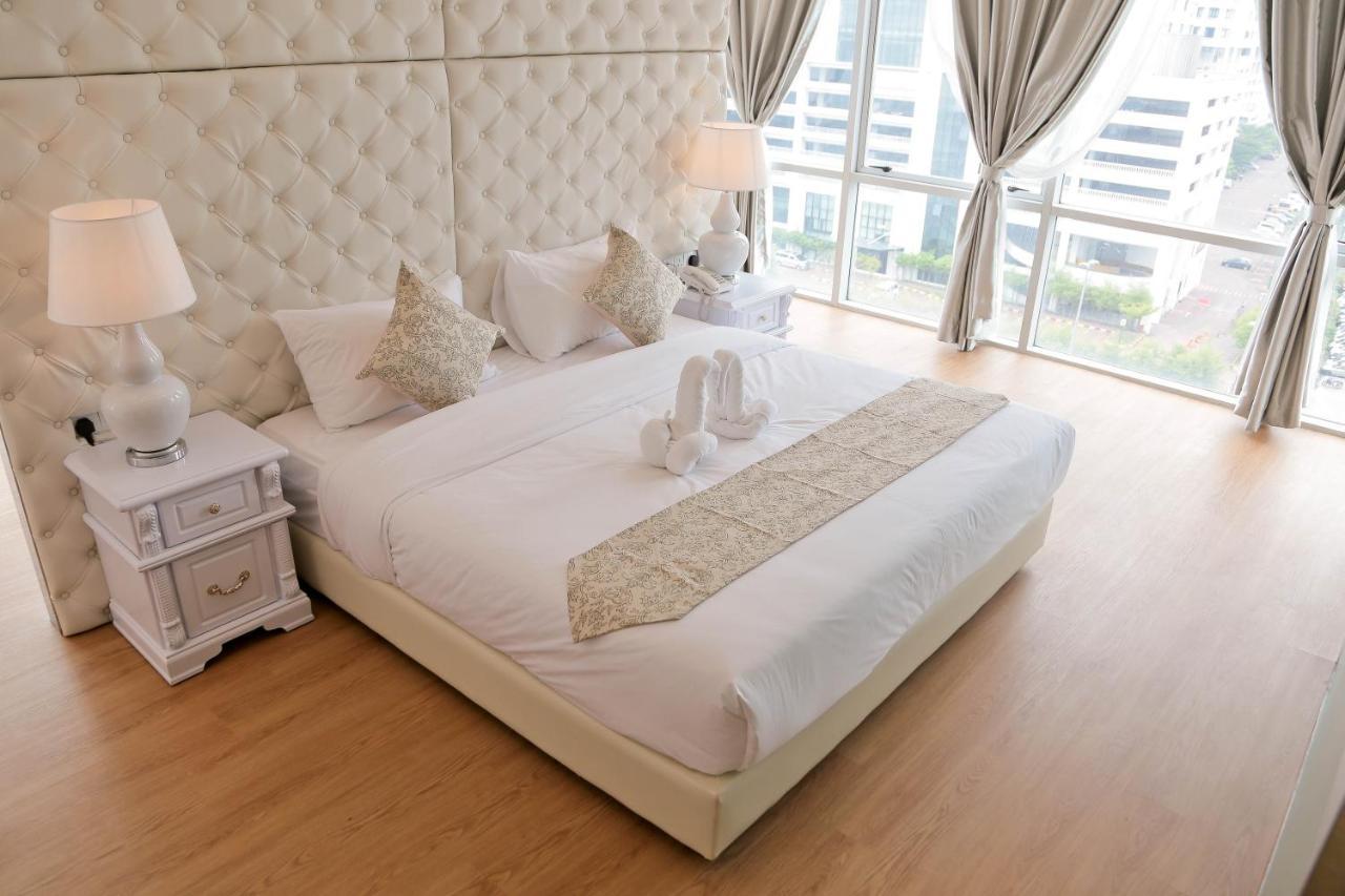 Top Holiday Hotel Сери-Кембанган Экстерьер фото