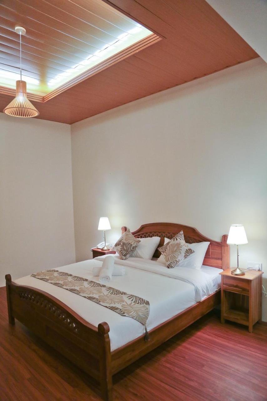 Top Holiday Hotel Сери-Кембанган Экстерьер фото