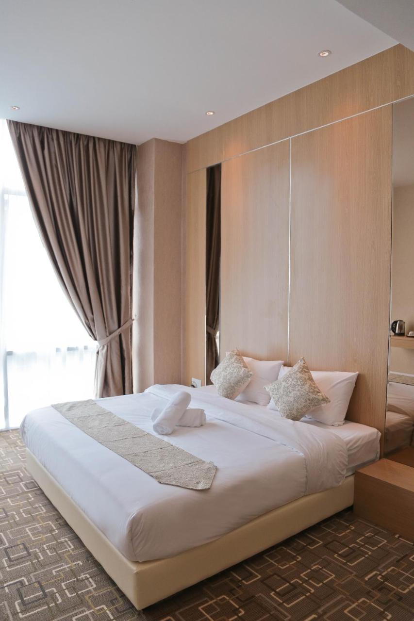 Top Holiday Hotel Сери-Кембанган Экстерьер фото